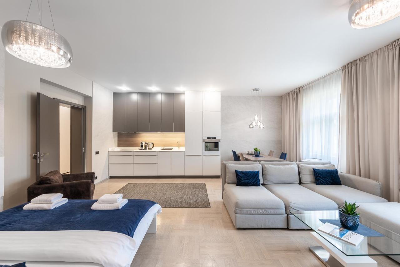 New Luxury Apt With Ac&Parking In The Center Of Prague Apartment Bagian luar foto