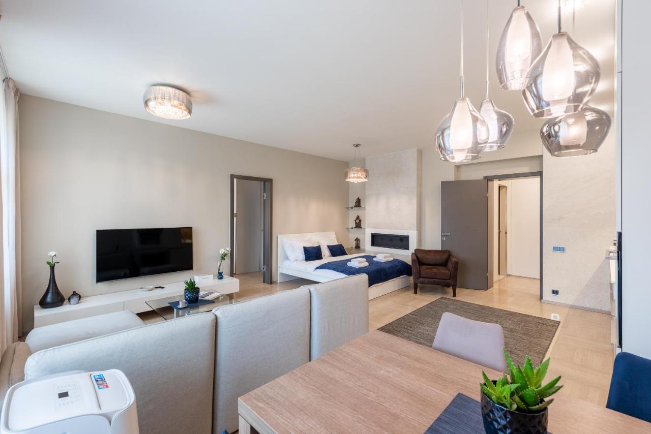 New Luxury Apt With Ac&Parking In The Center Of Prague Apartment Bagian luar foto
