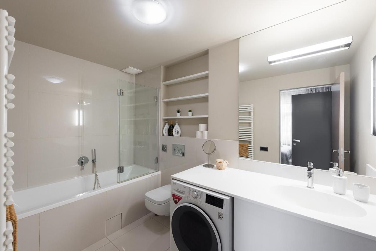 New Luxury Apt With Ac&Parking In The Center Of Prague Apartment Bagian luar foto