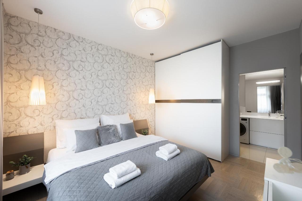 New Luxury Apt With Ac&Parking In The Center Of Prague Apartment Bagian luar foto