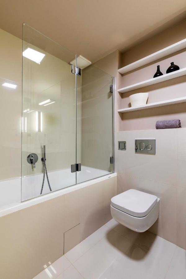 New Luxury Apt With Ac&Parking In The Center Of Prague Apartment Bagian luar foto